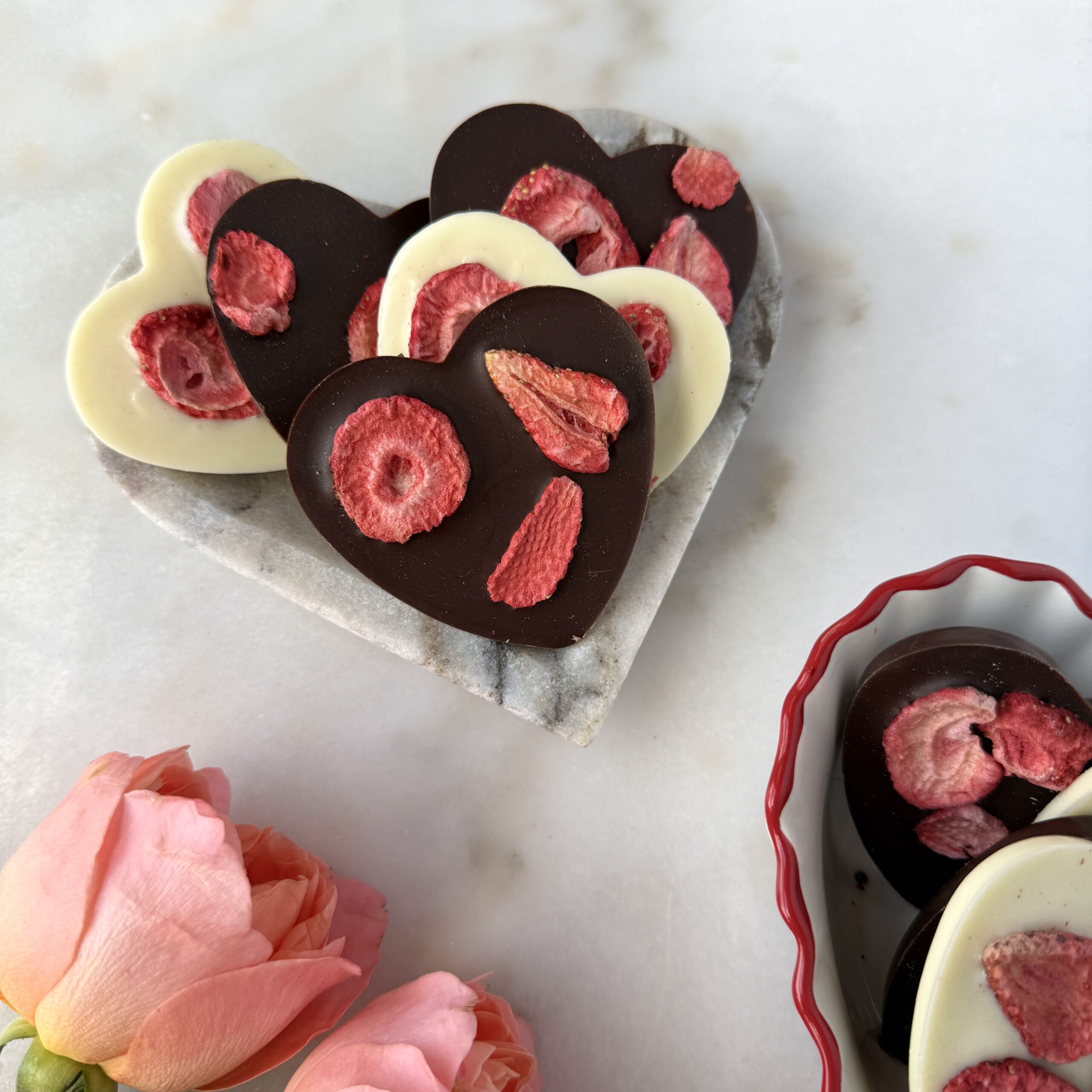 Strawberry White Chocolate Heart Medallions (2ct)