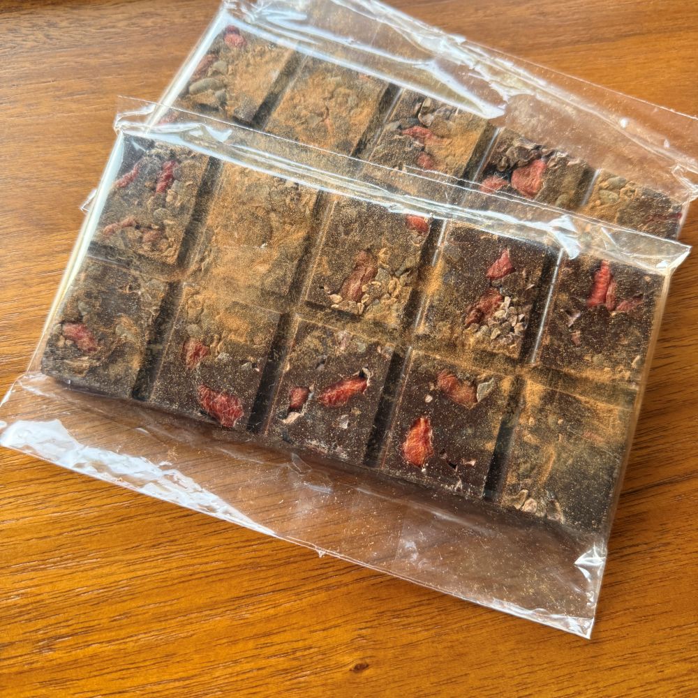 Chocolate Bar: Goji Berry, Cacao Nib, Cinnamon